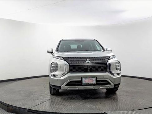 Used 2024 Mitsubishi Outlander SE image 12