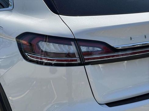 Used 2022 Lincoln Nautilus AWD w/ Premium Package image 13