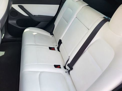 Used 2021 Tesla Model Y Long Range image 25