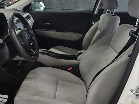 Used 2021 Honda HR-V LX image 5