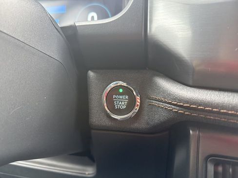 Used 2022 Ford F150 Lightning Lariat image 32