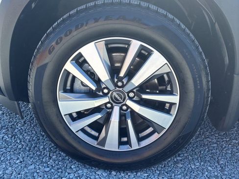 Used 2023 Nissan Pathfinder SL w/ Lighting Package (N92) image 10