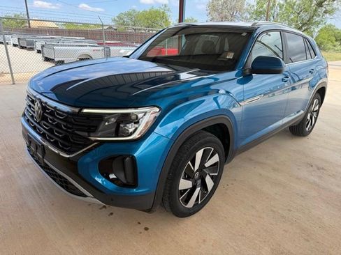 Used 2024 Volkswagen Atlas Cross Sport SE FWD image 3