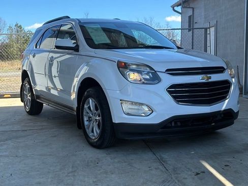 Used 2017 Chevrolet Equinox LT AWD/4WD image 3