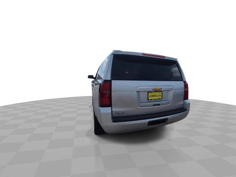 Used 2020 Chevrolet Suburban LT RWD image 7