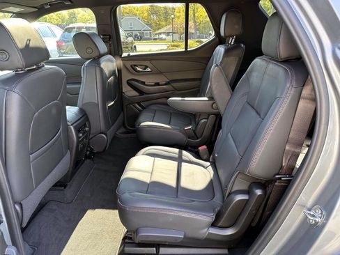 Used 2023 Chevrolet Traverse RS AWD/4WD image 12