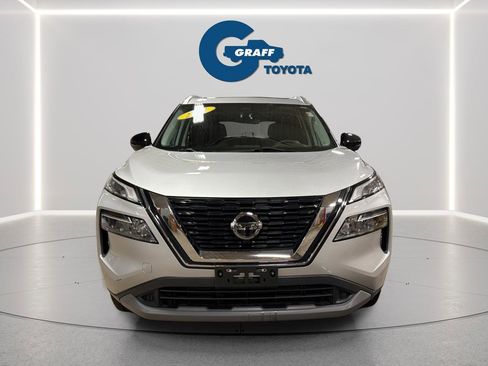 Used 2021 Nissan Rogue SV w/ Premium Package AWD/4WD image 2