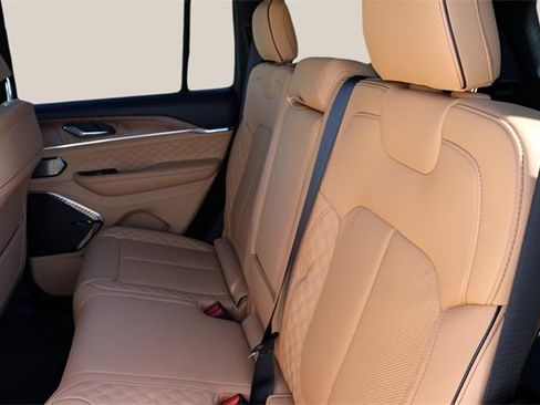 New 2025 Jeep Grand Cherokee Summit image 16