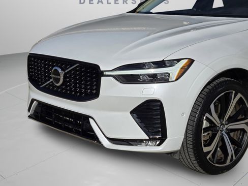 Used 2023 Volvo XC60 B6 Ultimate w/ Protection Package Premier AWD/4WD image 34
