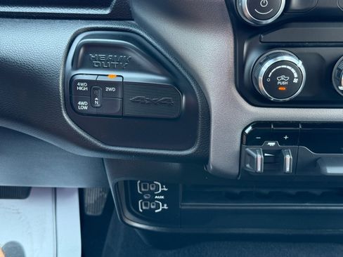 Used 2024 RAM 3500 Big Horn image 29