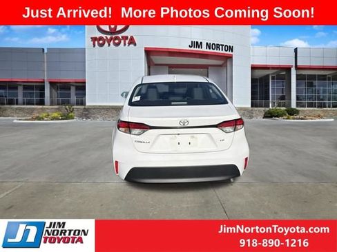 Used 2025 Toyota Corolla LE FWD image 4