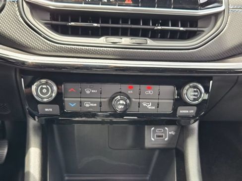 New 2026 Jeep Compass Latitude AWD/4WD image 17