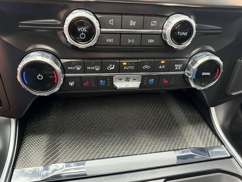 Used 2022 Ford F150 Raptor w/ Raptor 37 Performance Package AWD/4WD image 18