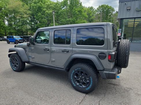 Used 2023 Jeep Wrangler Unlimited w/ Sun & Screen Package AWD/4WD image 6