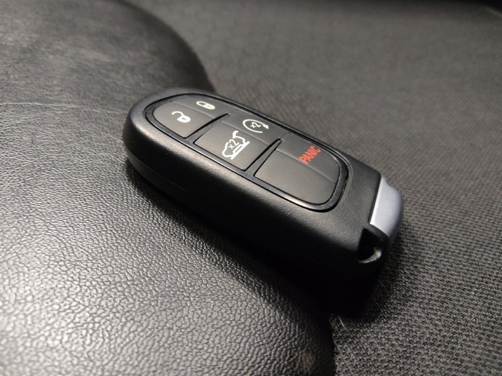 Used 2019 Jeep Cherokee Latitude Plus AWD/4WD image 32