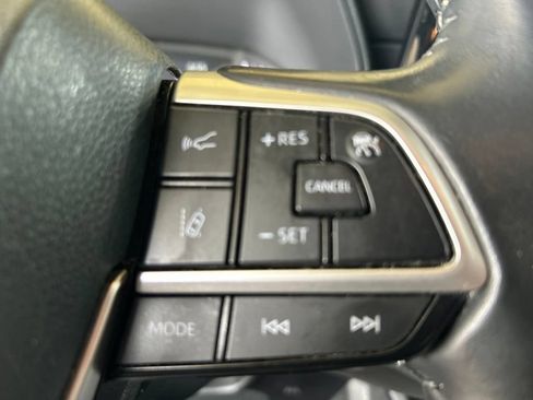 Used 2023 Toyota Highlander LE AWD/4WD image 6