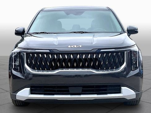 Used 2025 Kia Carnival FWD image 4