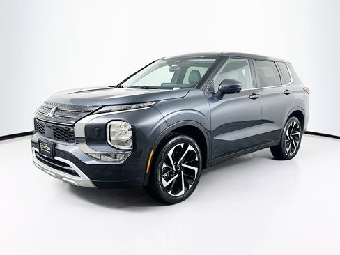 Used 2024 Mitsubishi Outlander SE image 3