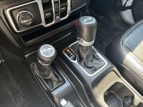Used 2022 Jeep Wrangler Unlimited Sahara w/ Safety Group AWD/4WD image 27