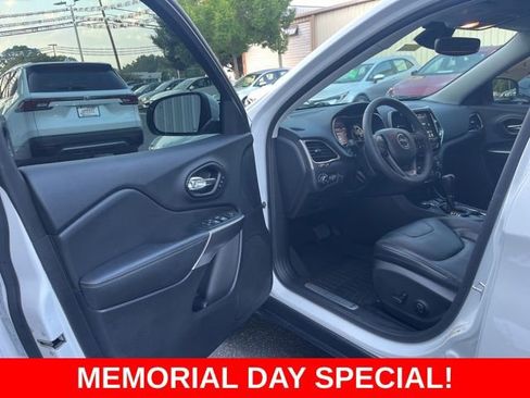 Used 2021 Jeep Cherokee Limited w/ Trailer Tow Group AWD/4WD image 4