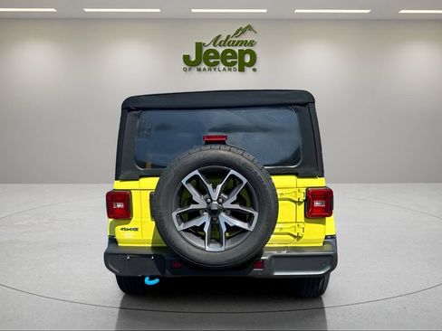 Used 2024 Jeep Wrangler Unlimited w/ Convenience Group AWD/4WD image 6
