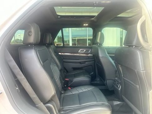 Used 2018 Ford Explorer Platinum AWD/4WD image 10