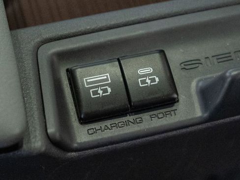 Used 2022 Toyota Sienna XLE image 31