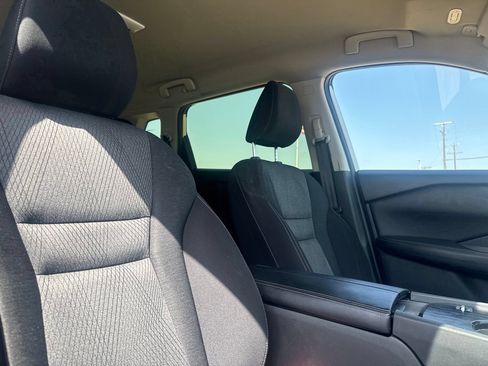 Certified 2025 Nissan Rogue SV FWD image 26