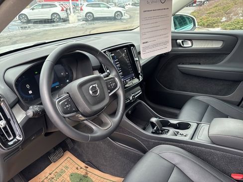 Certified 2025 Volvo XC40 B5 Core image 19