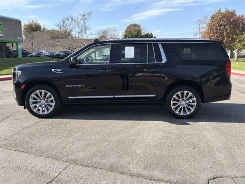 Used 2023 GMC Yukon XL Denali image 7
