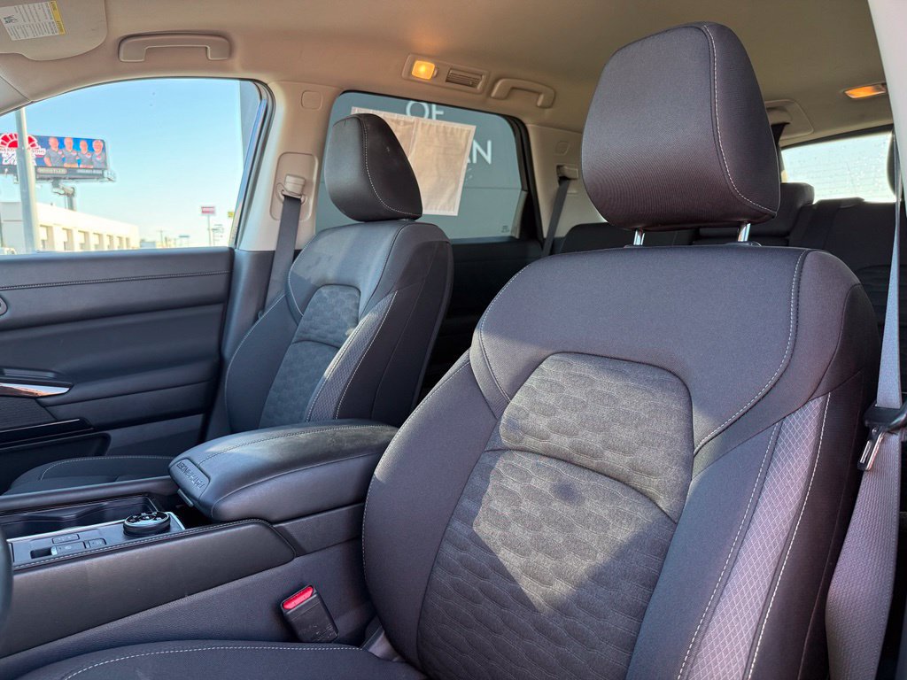 Used 2025 Nissan Pathfinder SV AWD/4WD image 17