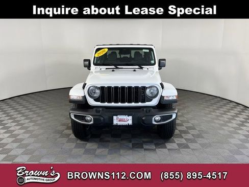Used 2026 Jeep Gladiator Sport image 2