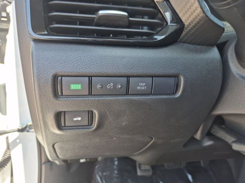 Used 2024 Nissan Sentra SV FWD image 34