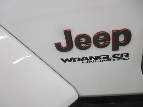 Used 2021 Jeep Wrangler Unlimited Rubicon AWD/4WD image 4