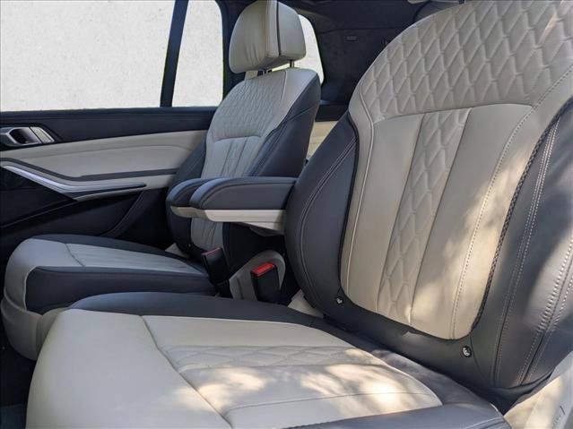 Used 2025 BMW X7 xDrive40i w/ M Sport Package AWD/4WD image 20