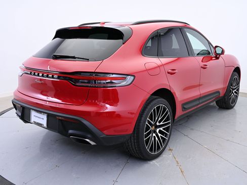 Used 2025 Porsche Macan image 7