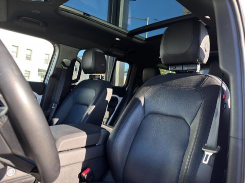 Used 2024 Land Rover Defender 130 X-Dynamic SE image 16