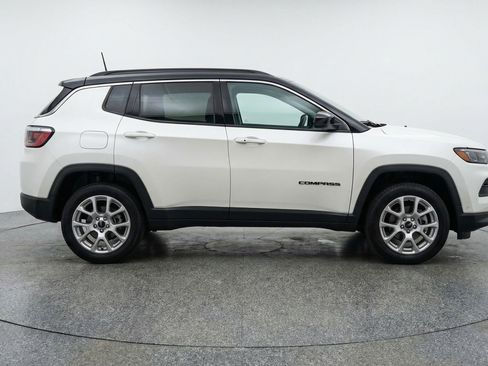 Used 2025 Jeep Compass Limited AWD/4WD image 11