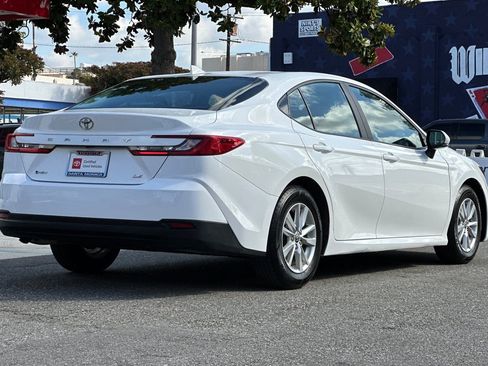 Used 2025 Toyota Camry SE FWD image 4