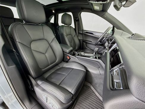 Certified 2025 Porsche Macan image 29