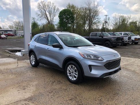 Used 2022 Ford Escape SE image 3