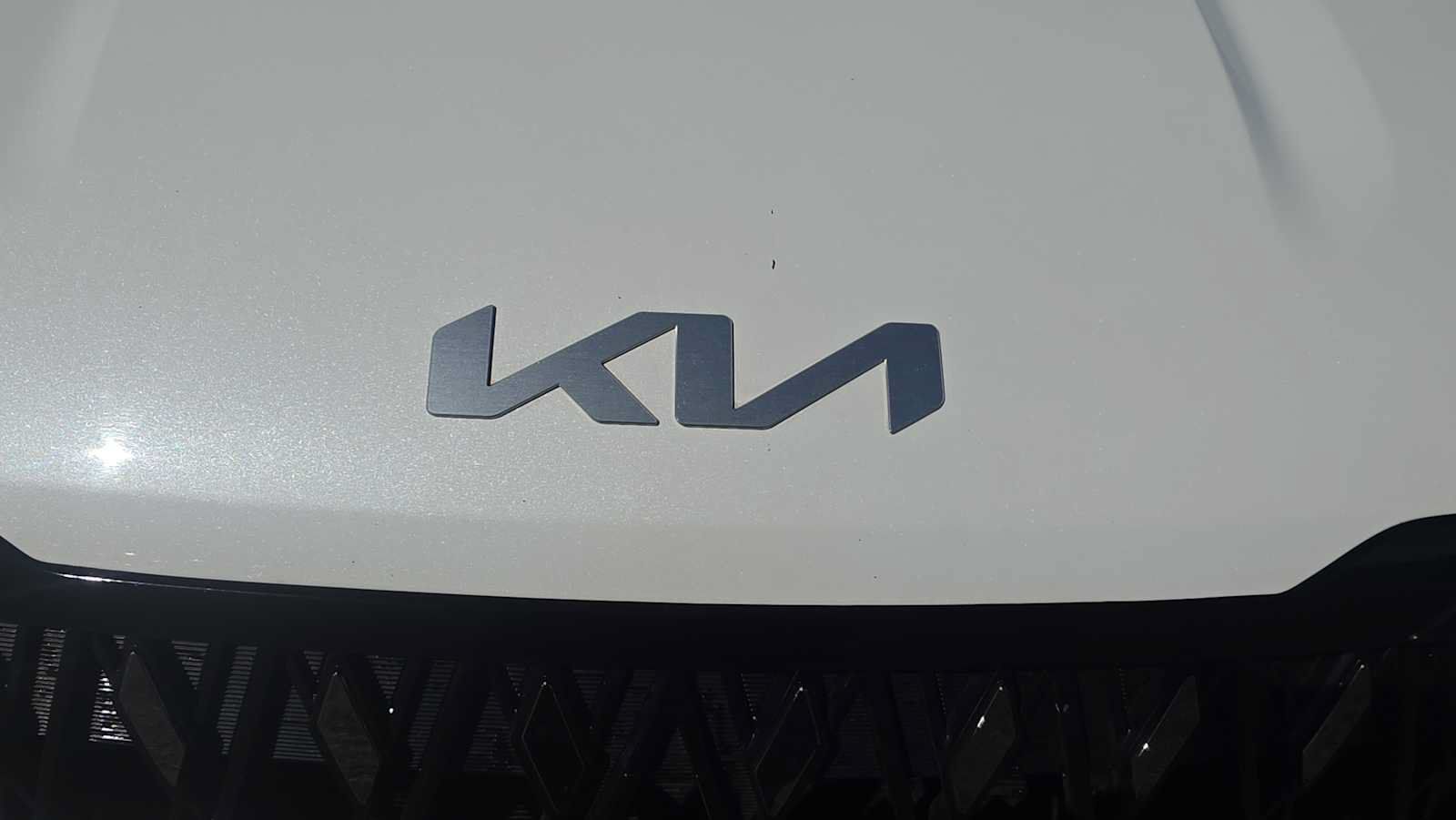 Used 2025 Kia Carnival FWD image 25