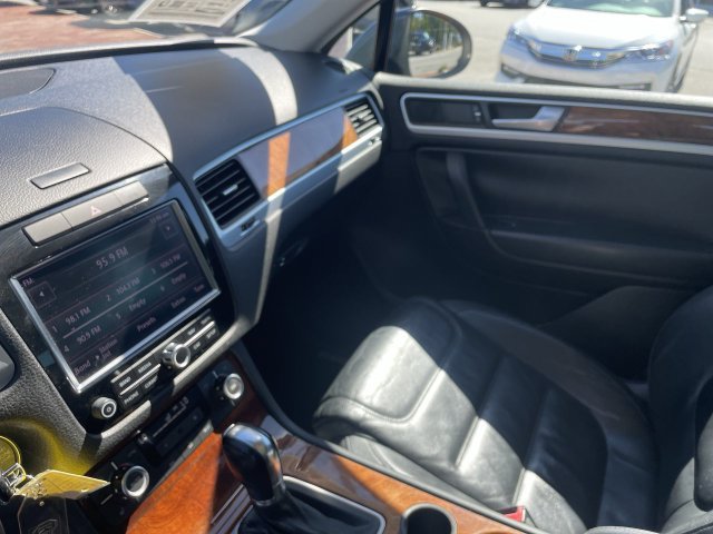 Used 2014 Volkswagen Touareg VR6 AWD/4WD image 13