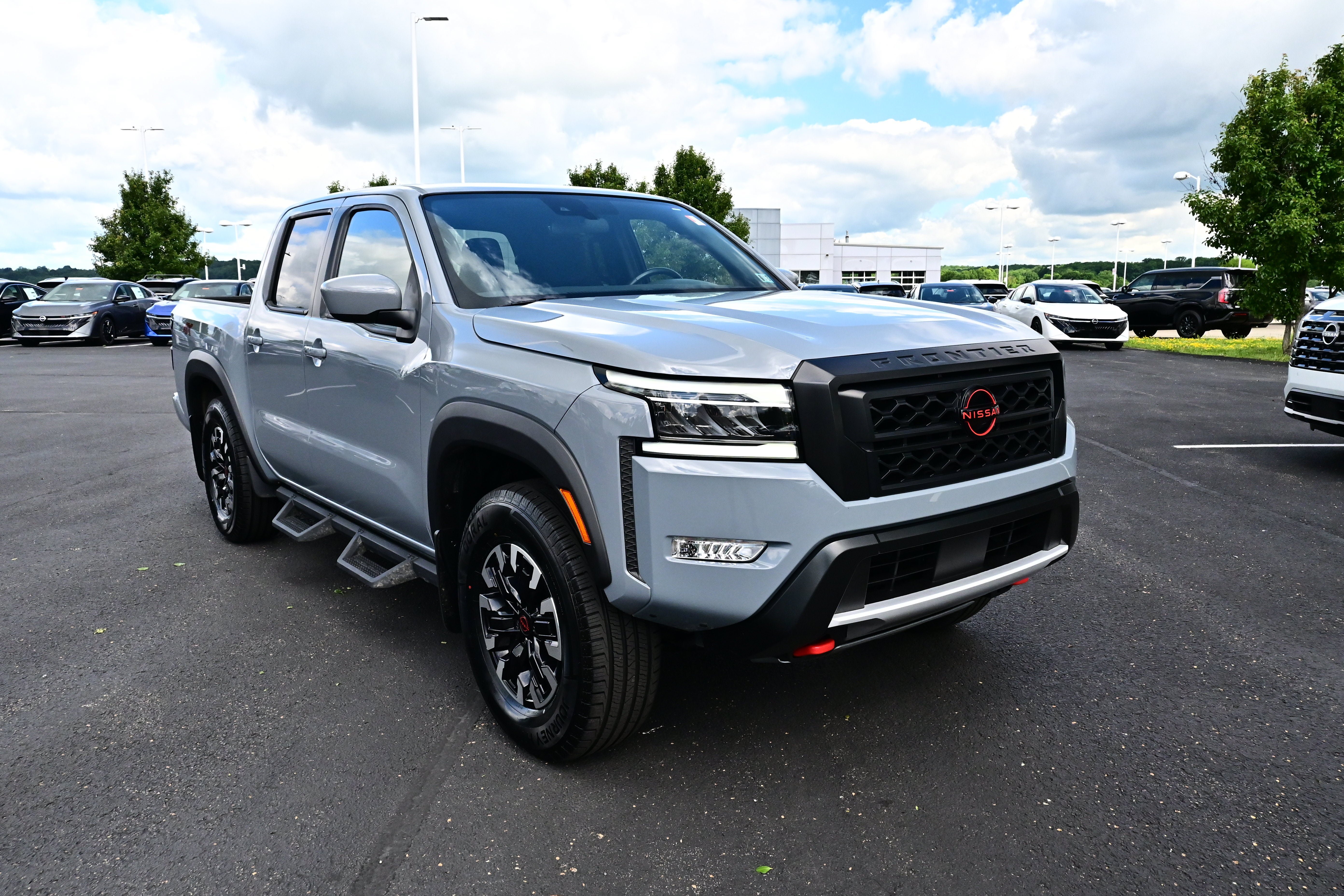 Certified 2024 Nissan Frontier PRO-4X w/ Technology Package AWD/4WD image 2