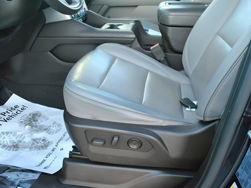 Used 2022 GMC Yukon SLT w/ SLT Premium Package image 19