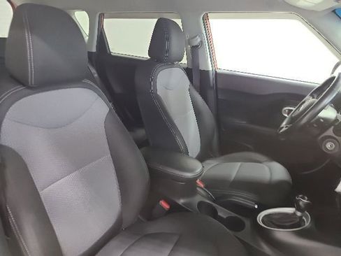 Used 2018 Kia Soul + FWD image 11