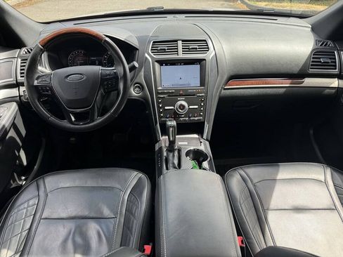 Used 2017 Ford Explorer Platinum AWD/4WD image 13
