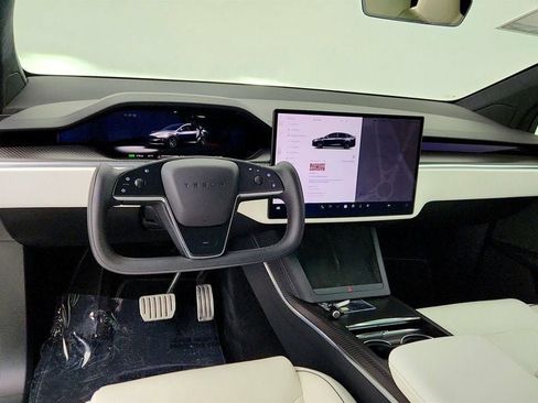 Used 2022 Tesla Model X Plaid image 12