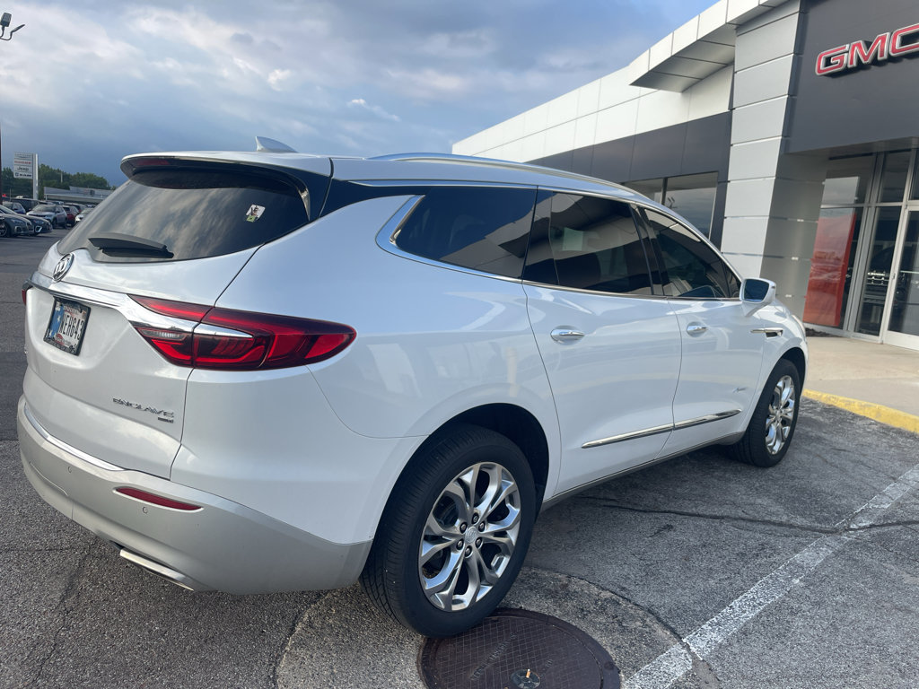 Used 2018 Buick Enclave Avenir w/ Avenir Technology Package AWD/4WD image 4