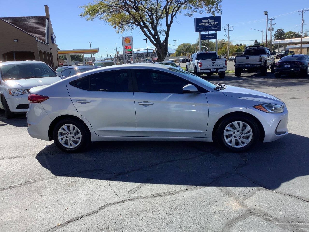 Used 2017 Hyundai Elantra SE FWD image 9